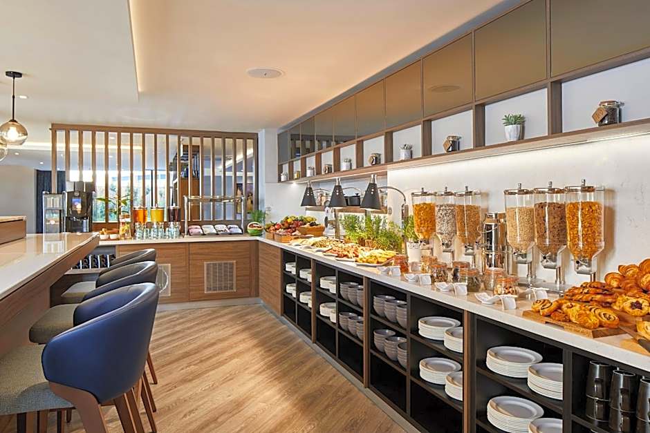 Courtyard by Marriott London Heathrow Airport