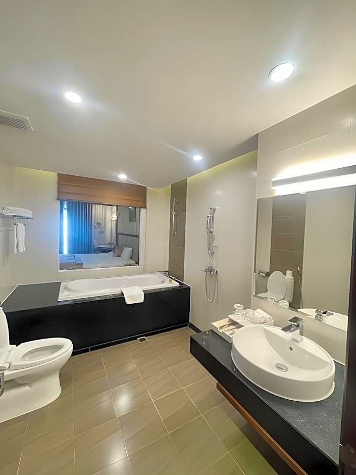 Duc Huy Grand Hotel and Spa