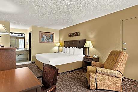King Room with Bath Tub - Mobility Accessible