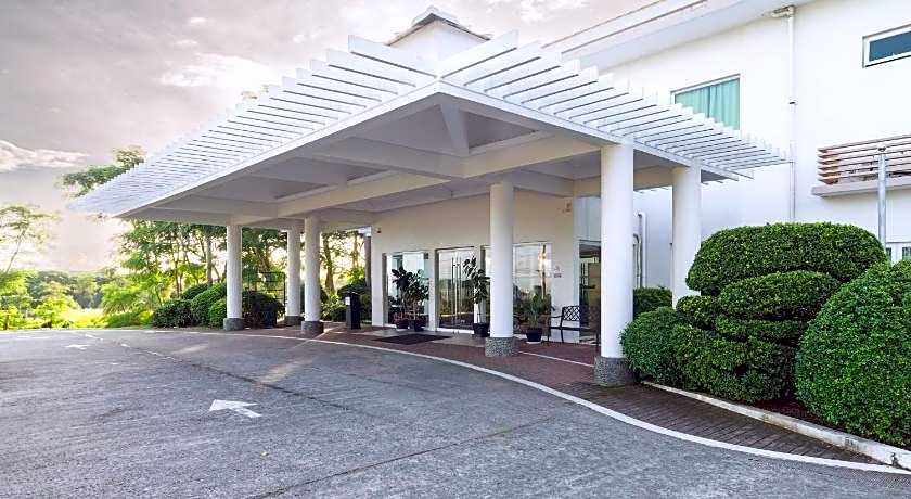 Microtel by Wyndham South Forbes near Nuvali
