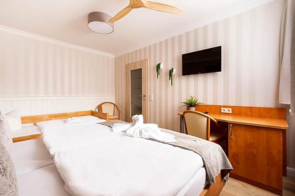 Zdjęcie 1 z 10 — Triple Room