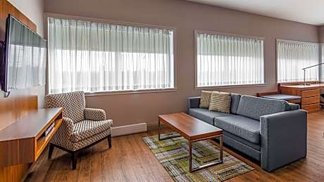 King Suite with Sofa Bed - Non-Smoking