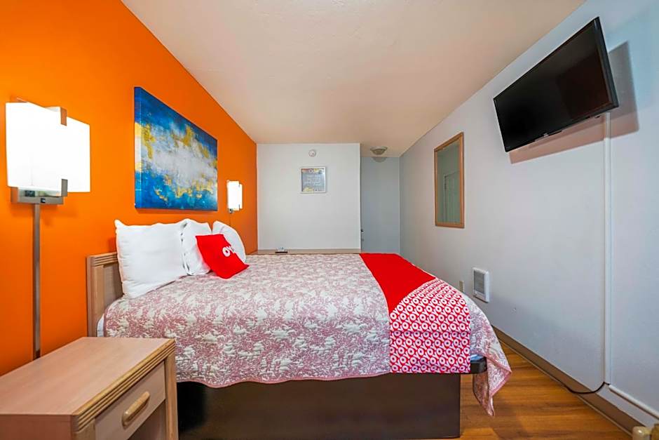 Royal Gateway Motel by OYO