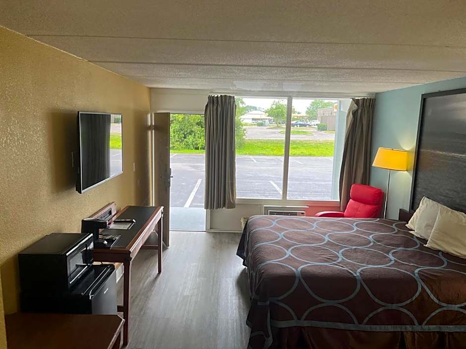 Super 8 By Wyndham Kingsland I-95/Naval Base Area