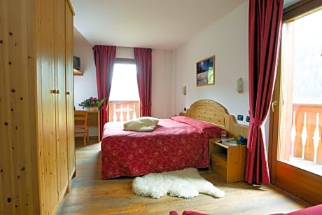 Triple Room with Mountain View