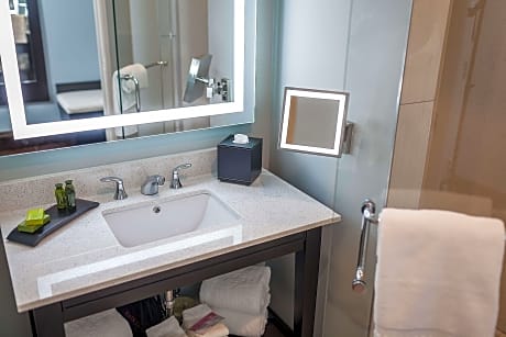 2 Queen Beds River View