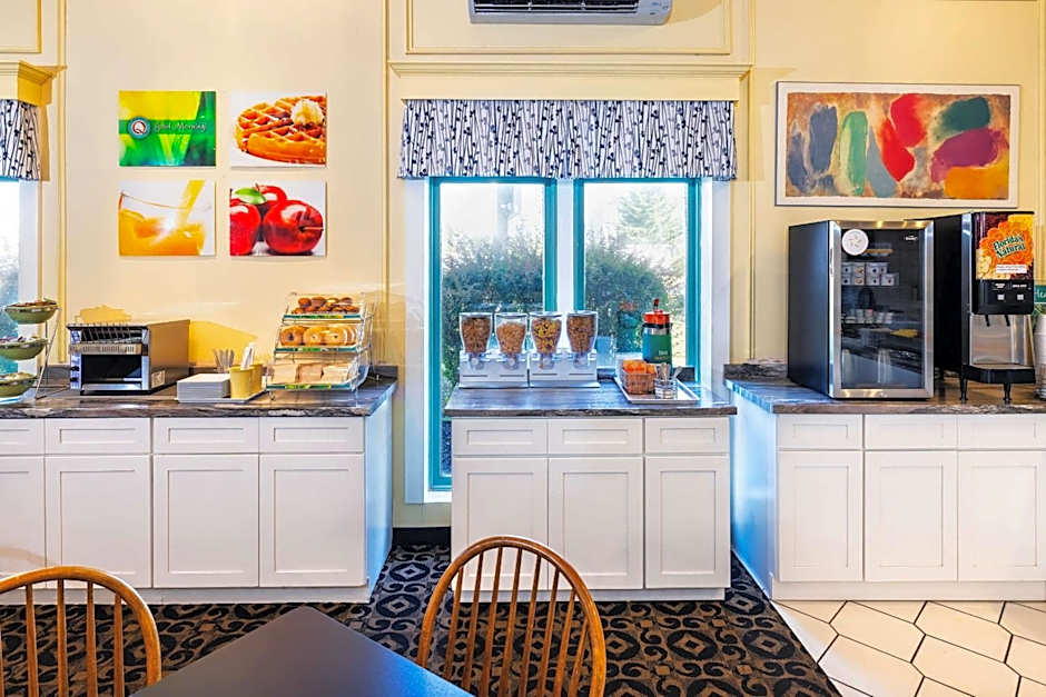 Quality Inn & Suites Garden Of The Gulf