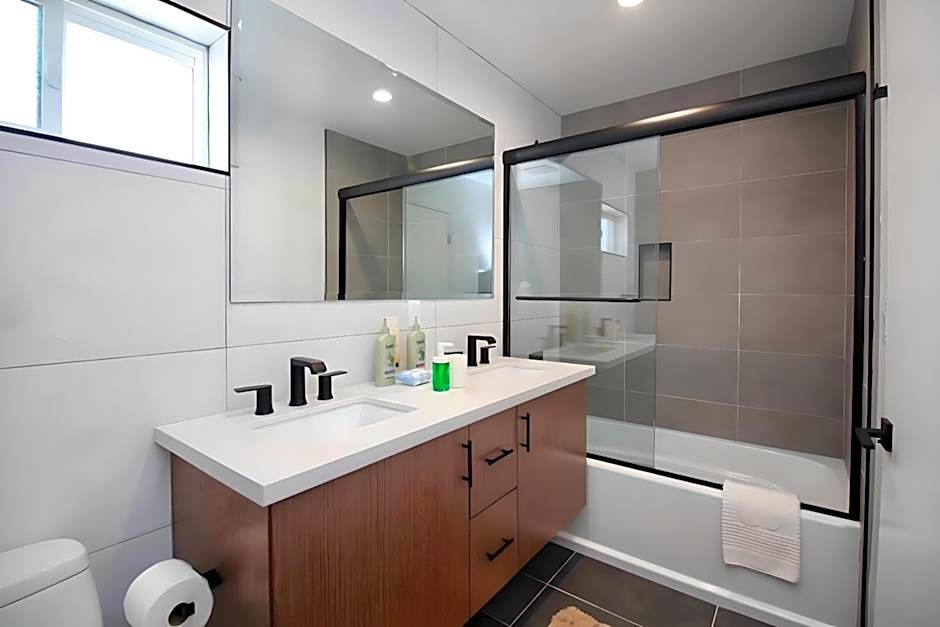 Los Angeles 3BR Villa Suites with Free Parking