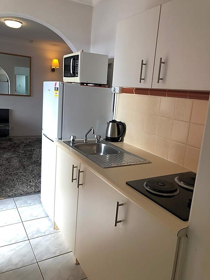 Avaleen Lodge Motor Inn