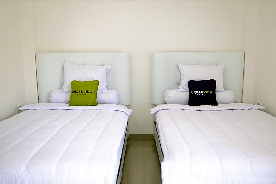 Urbanview Hotel Eropa Maros near Sultan Hasanuddin Airport by RedDoorz