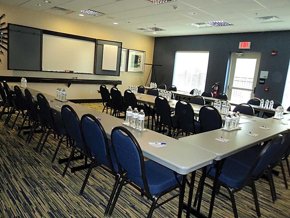 Holiday Inn Express and Suites Dickson City By IHG