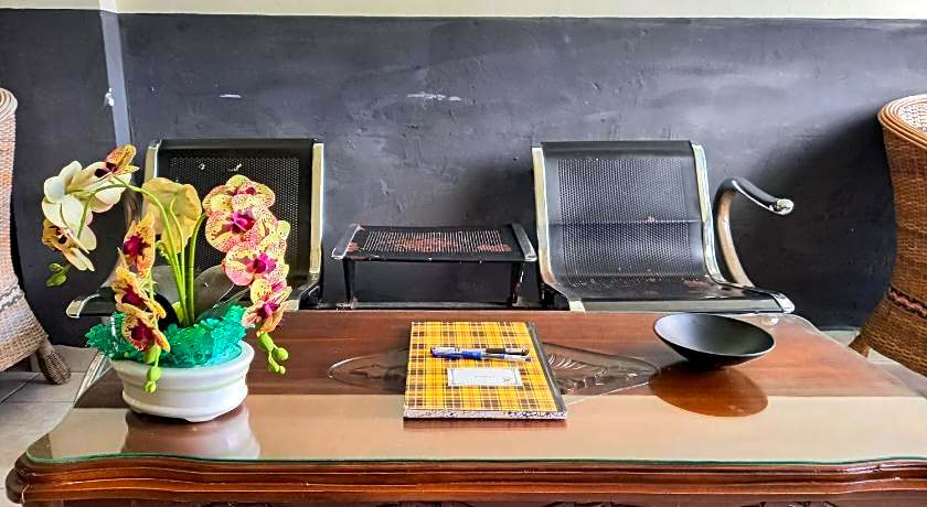 RedDoorz Syariah @ Penginapan Queen Sungai Penuh