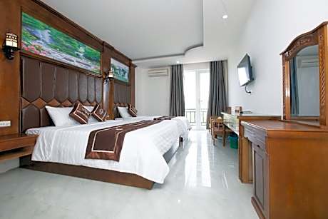 Family Room with Garden View