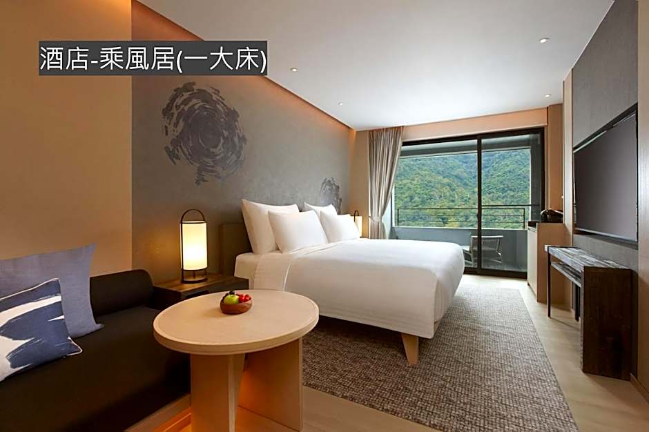 Photo 1 of 7 of 1 King Bed, Balcony