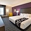 La Quinta Inn & Suites by Wyndham Arlington North Six Flags Drive