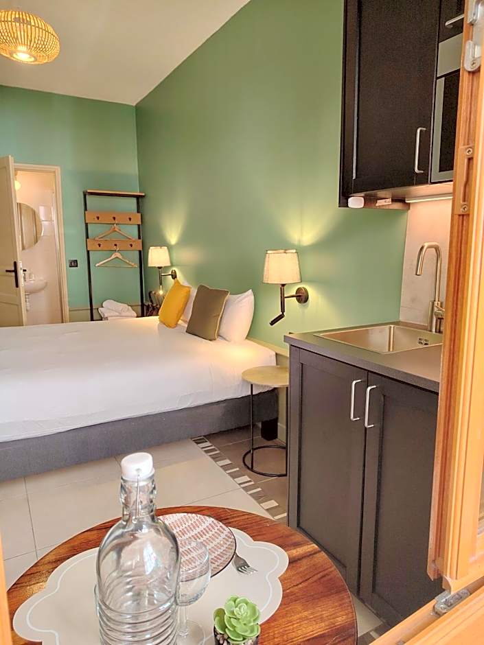 Le Village Montmartre by Hiphophostels