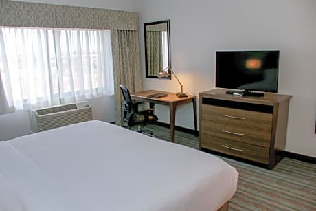 King Room - Hearing Accessible