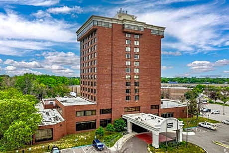 Brooklyn Center Hotel & Conference Center