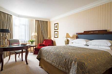 Classic King Room with City View