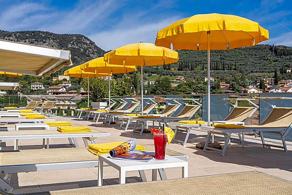 Sky Pool Hotel Sole Garda
