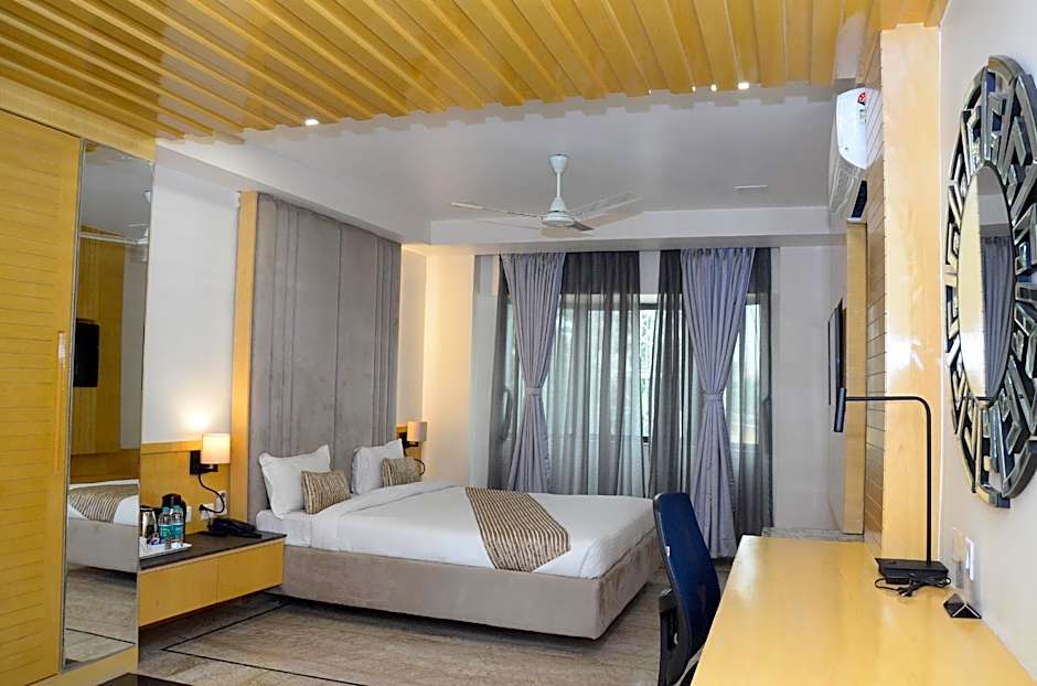  Hotel Crystal Residency