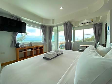 Deluxe Double Room with Balcony and Sea View