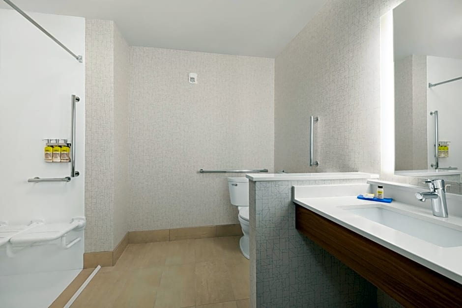 Holiday Inn Express And Suites Beaver Dam By IHG