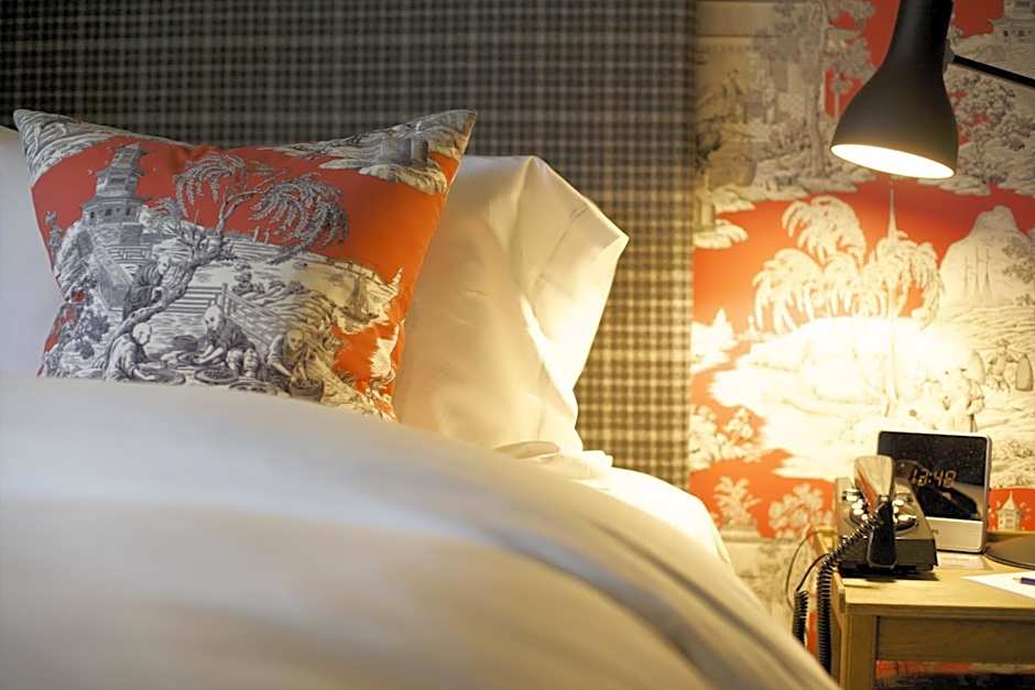 The Bear Of Rodborough Hotel