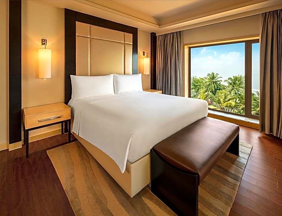 Photo 1 of 7 of 1 King Bed Guestroom