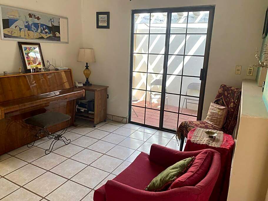 Casa Gaviotas Art cozy 2 bed house with art studio close to downtown