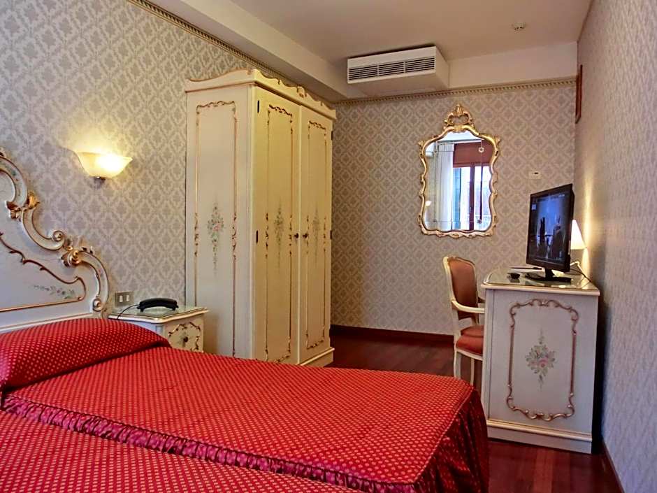 Hotel Diana