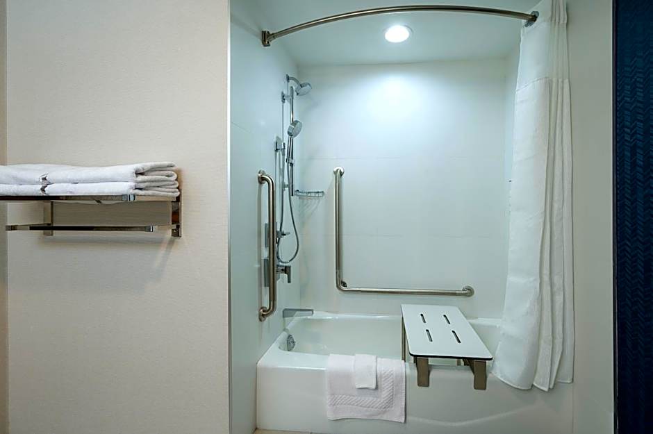 Fairfield Inn & Suites by Marriott North Bay