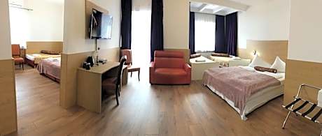 Family Room (5 Adults)