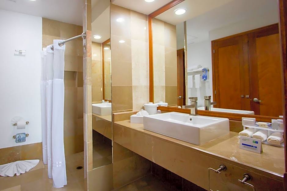 Holiday Inn Express Nuevo Laredo By IHG