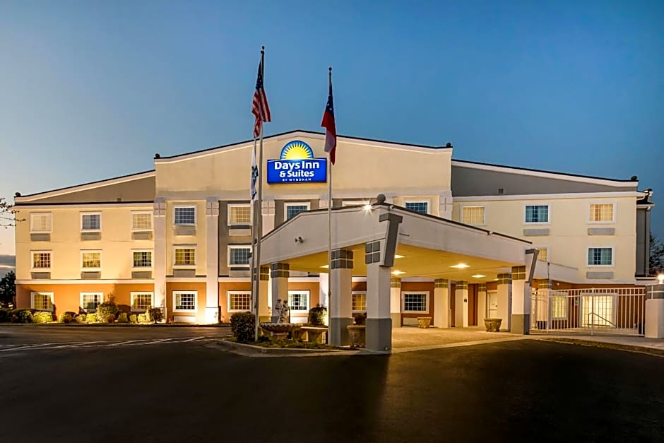 Days Inn & Suites by Wyndham Union City