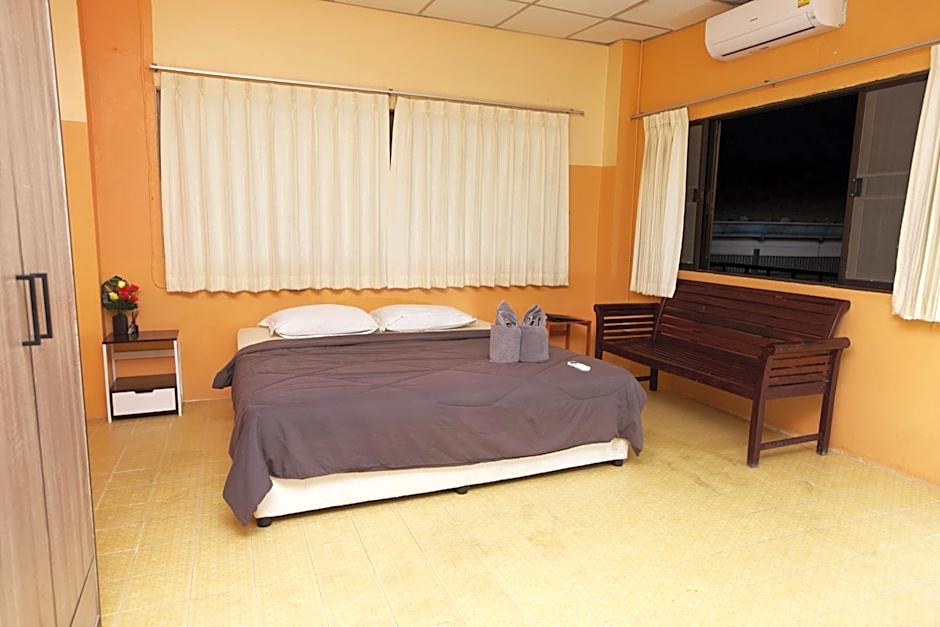 Holiday Phangan - Hostel & Bar