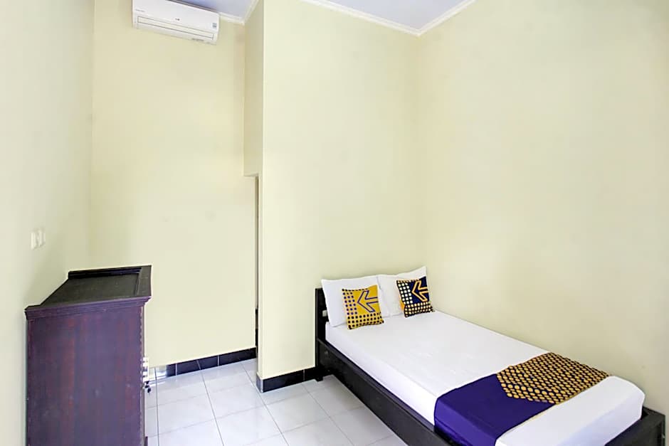 OYO Life 93155 Wisma Sarah