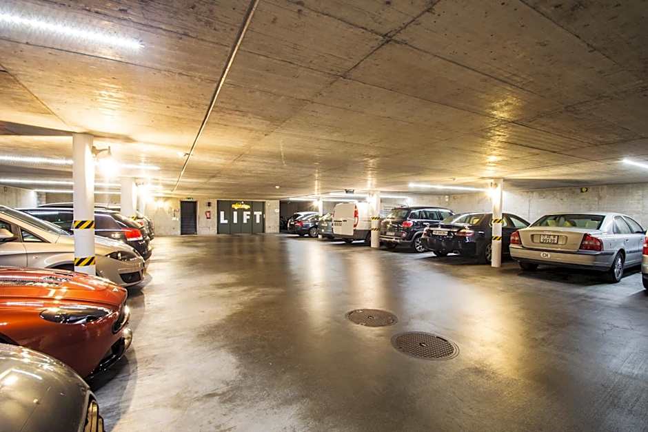 International au Lac Historic Lakeside Hotel