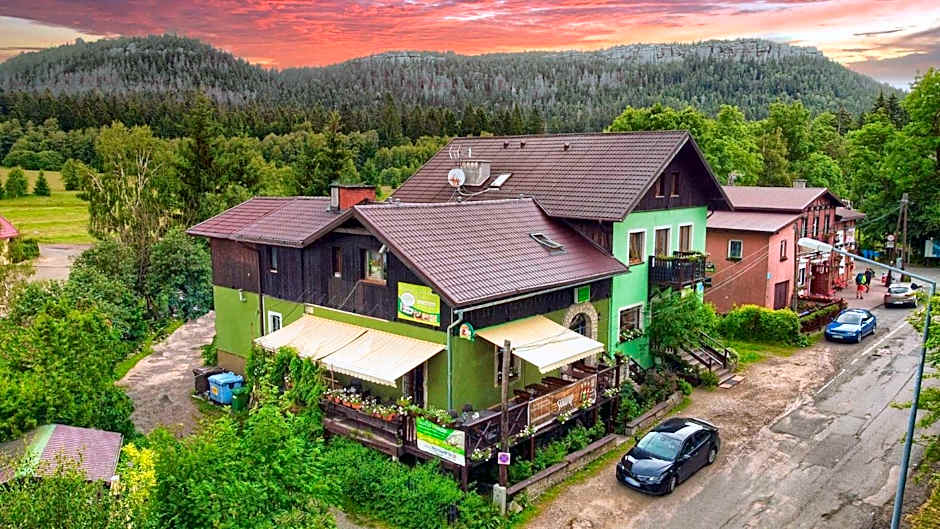 Zajazd Karłów Restauracja & Pokoje Gościnne
