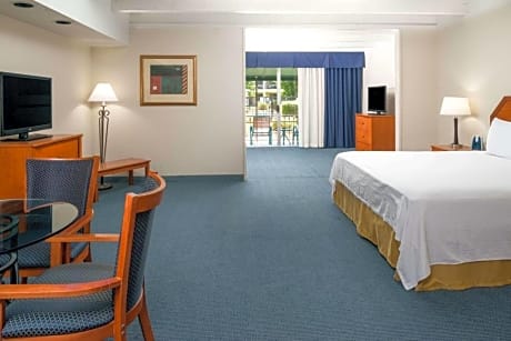 2 Queen Beds, Suite, Nonsmoking