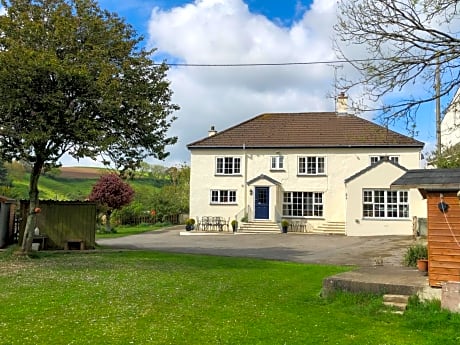 Lynwood House Bed and Breakfast