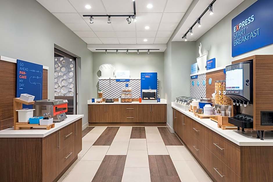 Holiday Inn Express Hotel & Suites Milton By IHG