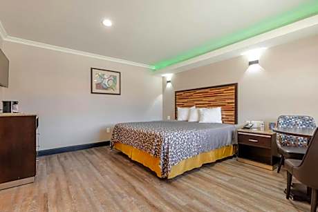 Diamond Bell Inn & Suites