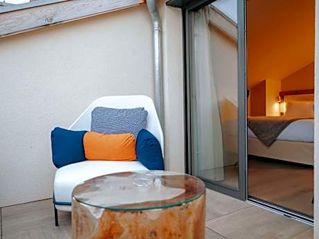 Deluxe Double Room with Garden Terrace