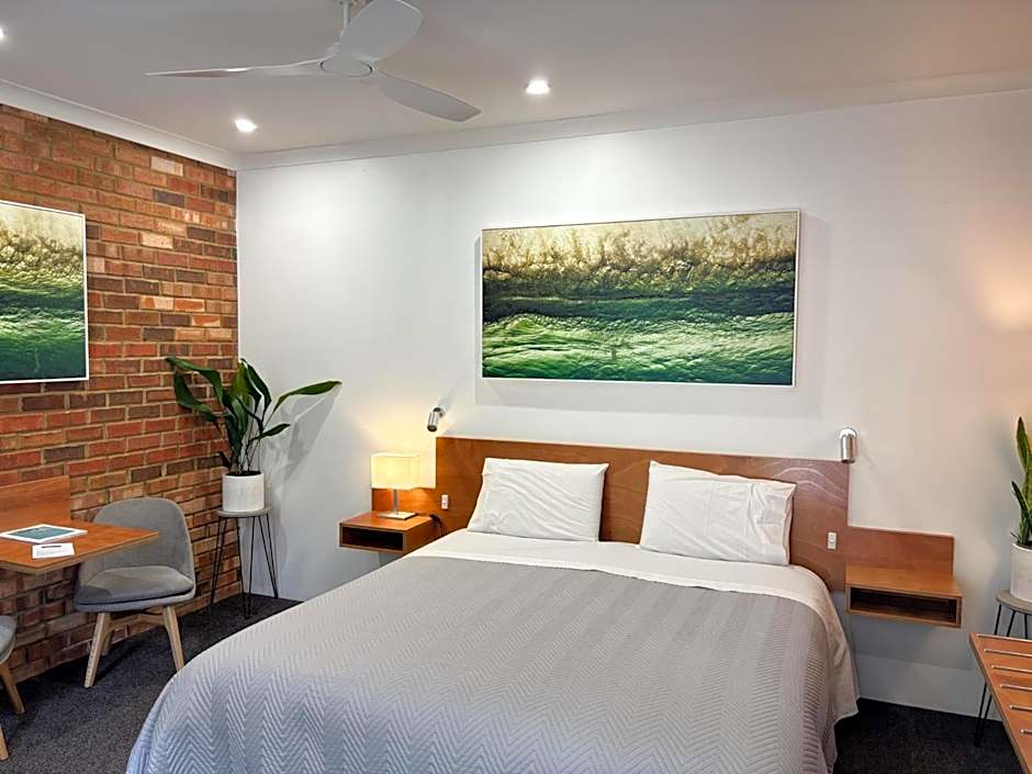 Edge Of The Forest Motel