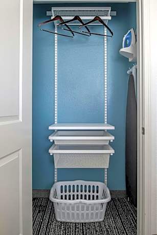 Two-Bedroom Queen Suite