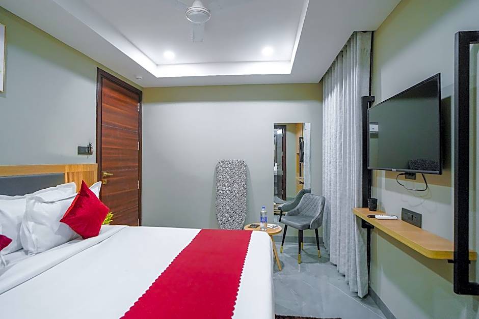 Saltstayz Select - Golf Course Road & Sector 57