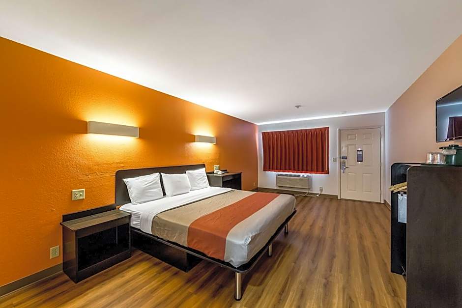 Motel 6-San Antonio, TX - South WW White Rd