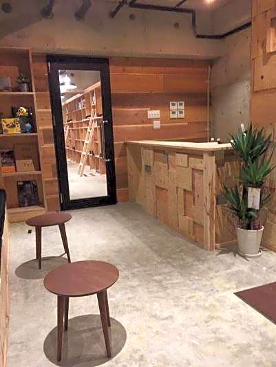 BnB+ Niigata Book Inn