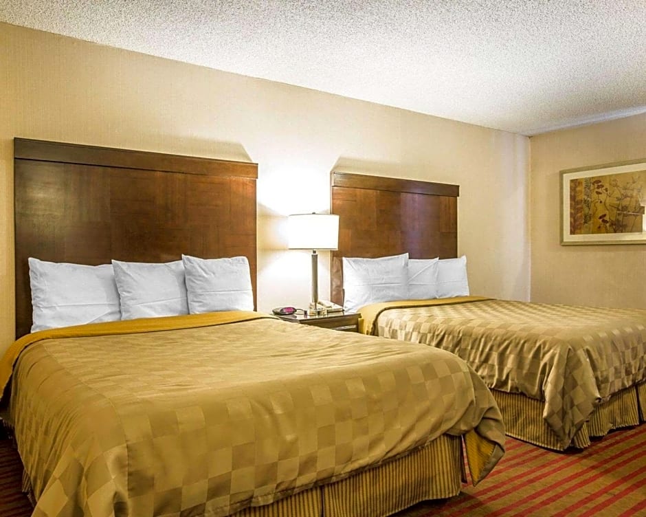 Rodeway Inn and Suites Bakersfield